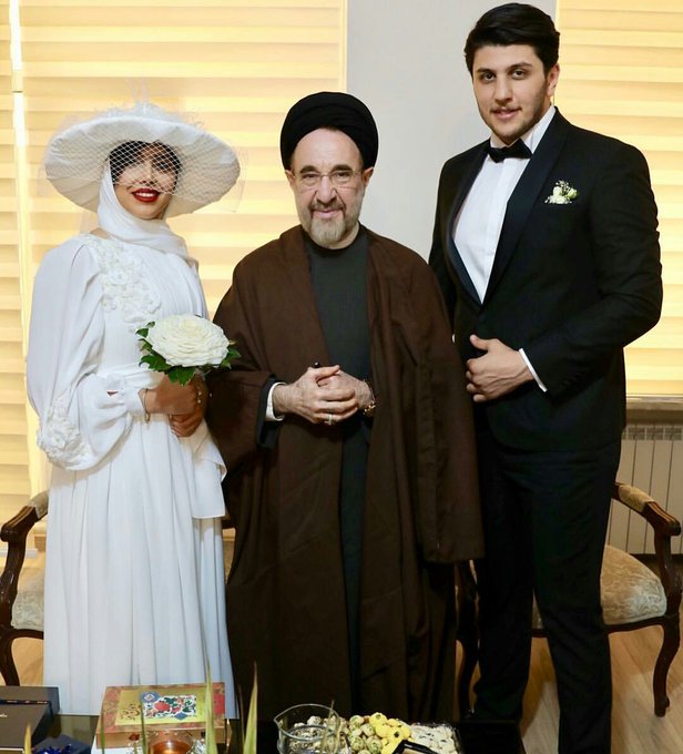 chamran_m's tweet image. #محمد_خاتمی در واکنش به هشدار احمدی نژاد پیرامون طرح روسیه و امریکا علیه ایران به افرادی که هنوز حق الزحمه خطبه عقدشان که توسط وی خوانده شده است را تسویه حساب نکرده اند هشدار داد.