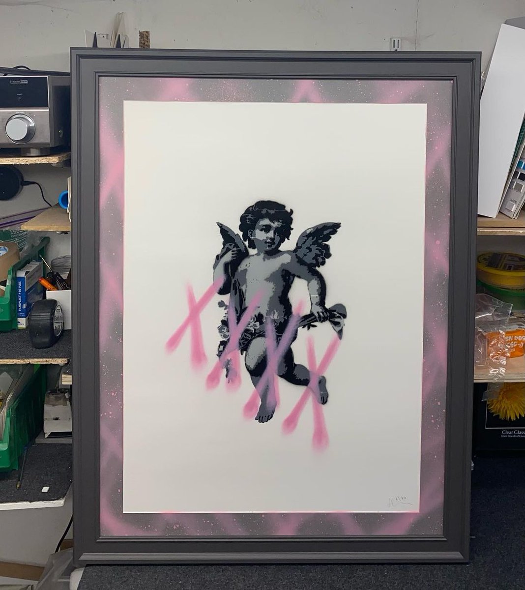 truvueglazing's tweet image. &quot;Tearing up the rule book! Love it that the client allowed me free reign to go full custom! This is a grey mount that I sprayed with pink to match the print details. Finished off in a dark grey frame and #TruVue® #UltraVue® UV70 Glass.&quot; –@theframeshed #CreateSomethingSpecial
