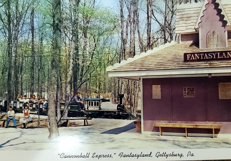 CarrouselMuseum's tweet photo. Check out this vintage postcard of the Herschell 1865 (S-16) train that operated at the former Fantasyland in Gettysburg, Pennsylvania!
π· sent by: Rose Hirsch
#TBT #HCFM #Herschell #Train #Fantasyland #OnceAroundIsNeverEnough https://t.co/DczJySNTIG