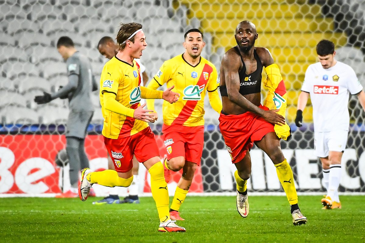 Eurosport_FR's tweet photo. 🎁 Alerte cadeau ! 🎁

RT et follow @Eurosport_FR pour tenter de gagner 4️⃣ places pour le 8e de finale de #CoupeDeFrance entre le @RCLens et @AS_Monaco (dimanche, 21h) ! https://t.co/qEnk9ctQ6l