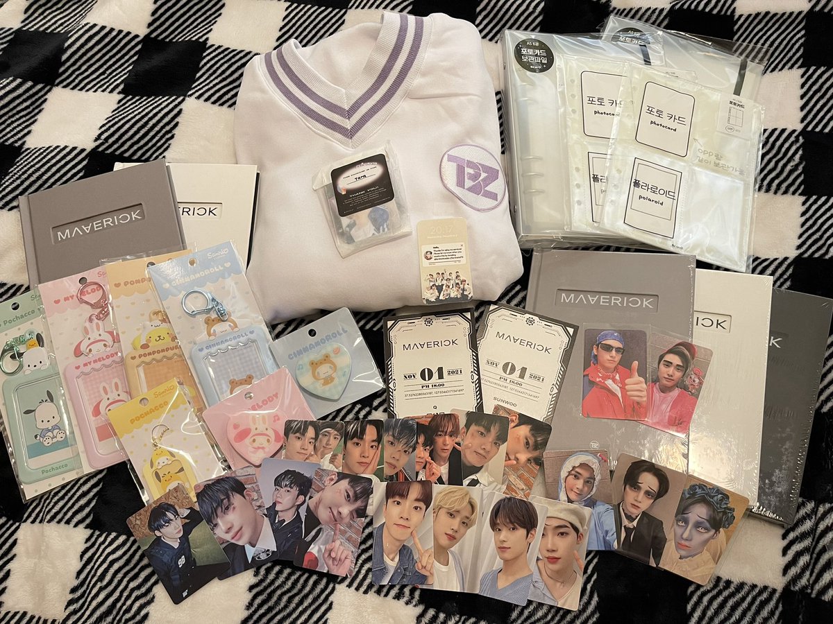 taebrries's tweet photo. PAM! thank you sooooo much again for everything! 💖💖 @luminericsales #luminericFB and thank you to @prismoon_ph for the lovely sweater! 🥰 https://t.co/1xV33MHUDx