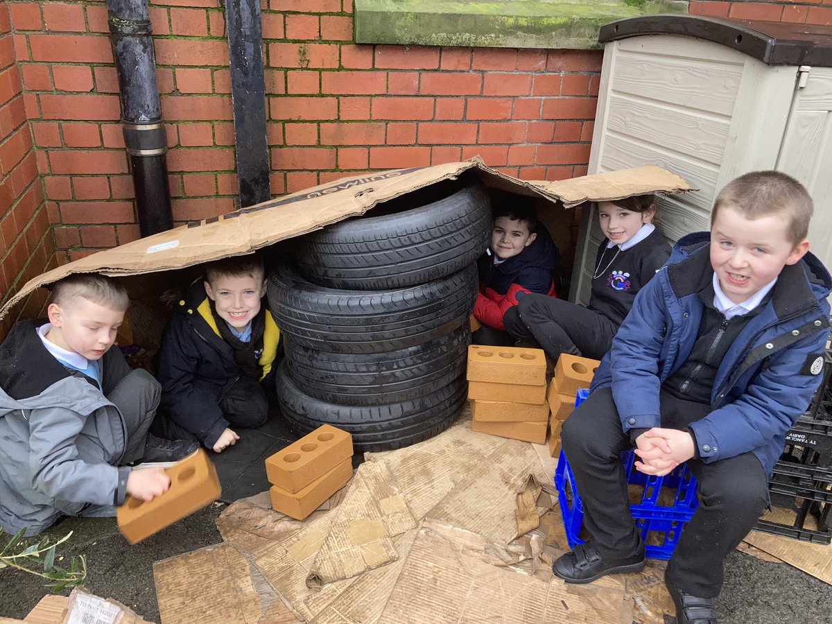 gladstonebarry's tweet photo. Enjoying the outdoor classroom today in Year 3 #waterruns #constructionsite #problemsolving https://t.co/eaxzzAXeTZ