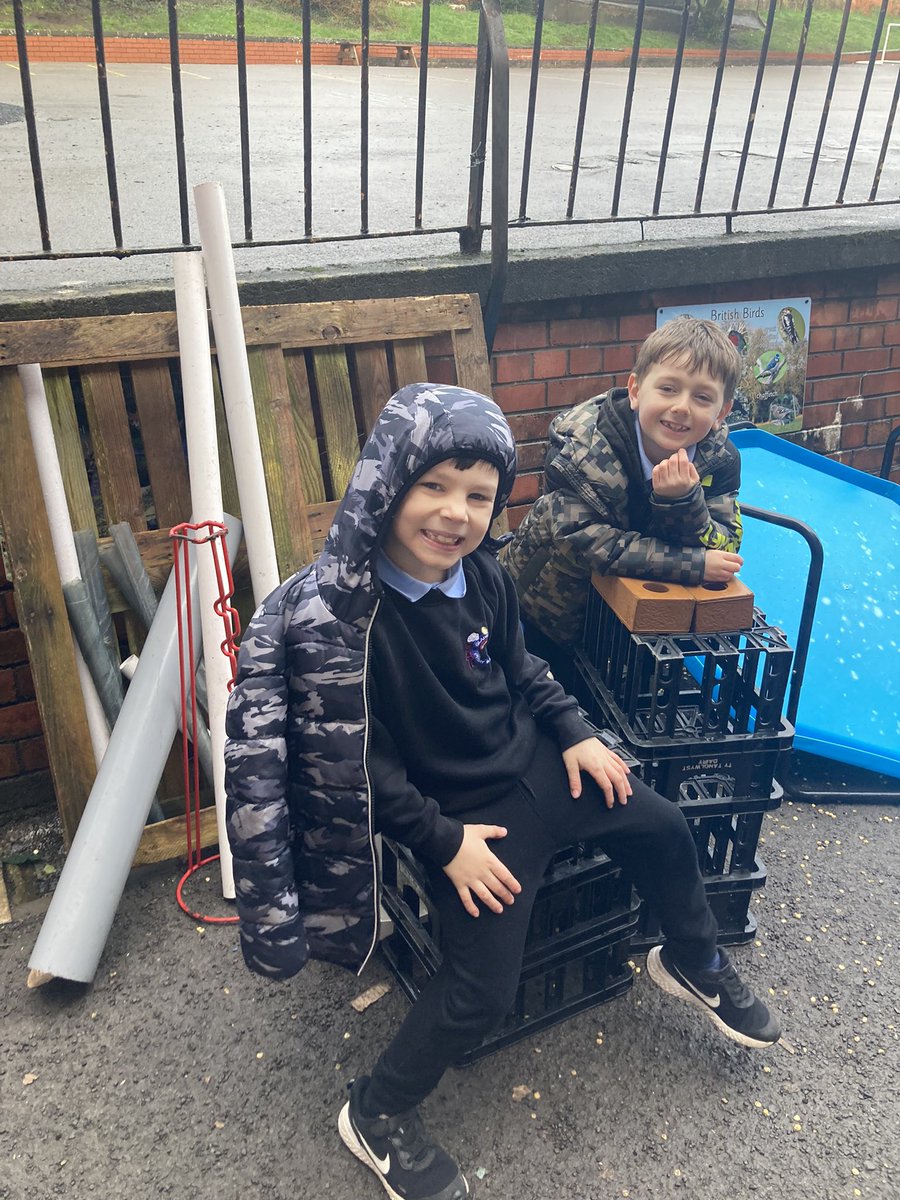 gladstonebarry's tweet photo. Enjoying the outdoor classroom today in Year 3 #waterruns #constructionsite #problemsolving https://t.co/eaxzzAXeTZ
