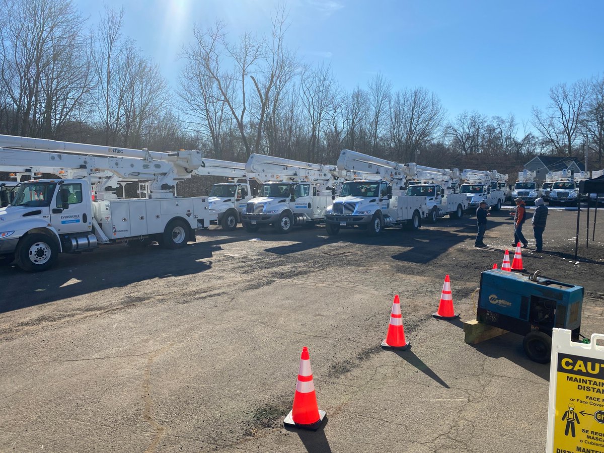 EversourceCT's tweet photo. Here on Day Street in Newington, we’re preparing the trucks and tools they’ll need to get up and running. @SupportOpsServ @IBEW https://t.co/lD460Rtwog