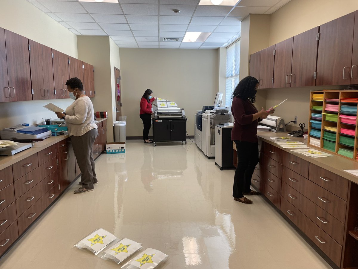 alexwilk88's tweet photo. 3… 2… 1… The Math Team is prepping for blast off!! 🚀 #MathSuperstars @MeikkaJ @CvisdMath6to12 https://t.co/7x4HNtj5tk