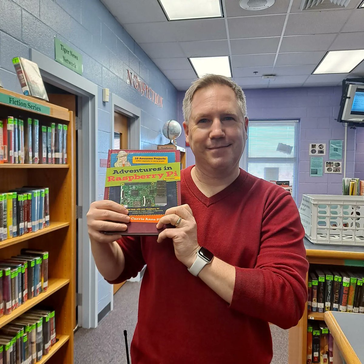 SCS_FMS_Library's tweet image. We celebrated library shelfie day yesterday by snapping a selfie with some of our favorite books and genres! @scslibraries