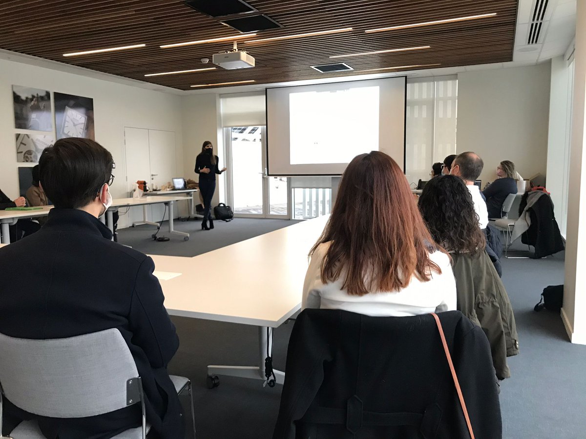 #SemaineNumerique 
#cholet ce matin 16 demandeurs d'emploi ont découvert les postes de testeurs logiciels ou développeurs @Bodet_Software. 
Présentation et visualisation de leur quotidien grâce aux casques VR #TousMobilises pour l'emploi.
Merci à l'entreprise pour l'accueil 👌