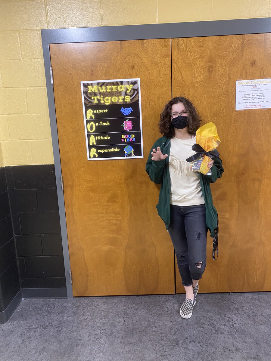 TonyJarvis_MHS's tweet photo. Tiger ROAR reward winners for 1/26.
Great job nominees and to these winners!  Rocking the prizes!  👊🏻 @Tyry202 @emilyjgooch #MurraySchools. #TigersRoaringBack https://t.co/jZfpVA6qIT