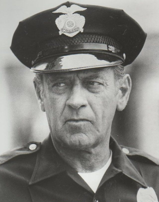 PhilCottrell's tweet photo. @MontePaulsen @DeputyChow #BumperMorgan never needed no police car! Neither did #WhistlingSmith #TheBlueKnight #JosephWambaugh https://t.co/kzlli2RqNz