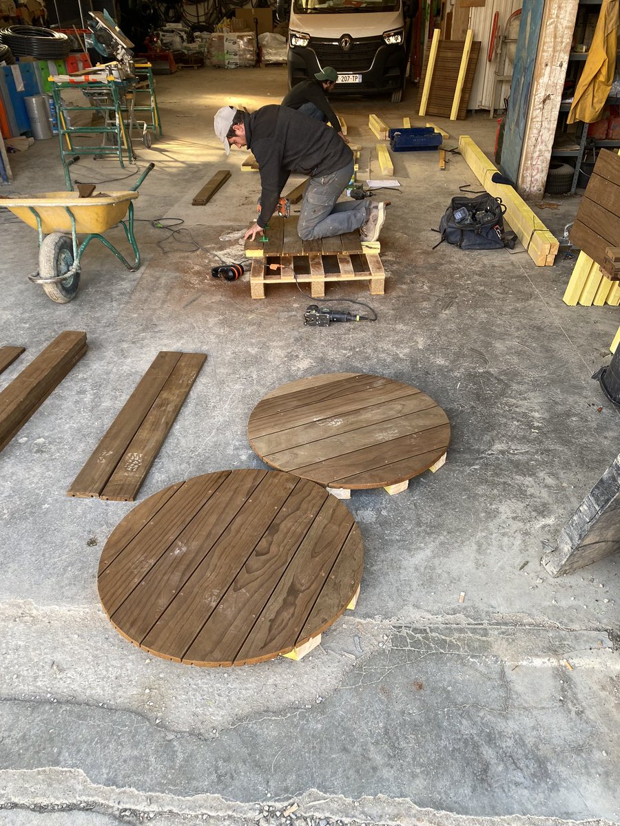 NaturePrestige's tweet photo. Confection de pas japonais en bois (#kebony ) pour réalisation d’un cheminement original pour nos clients.
A suivre au prochain épisode après la pose. https://t.co/b5xg9u4ocy