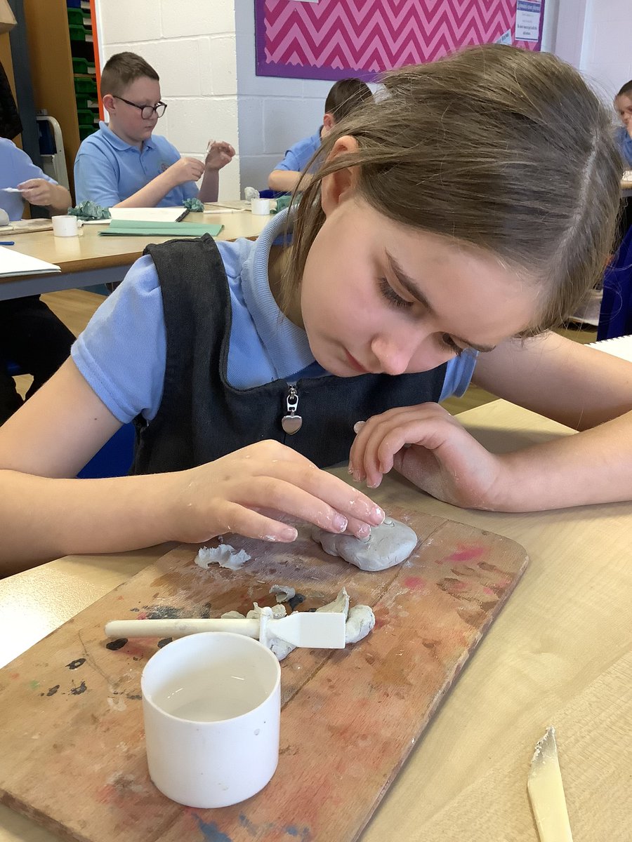 Layton_Year5 tweet media