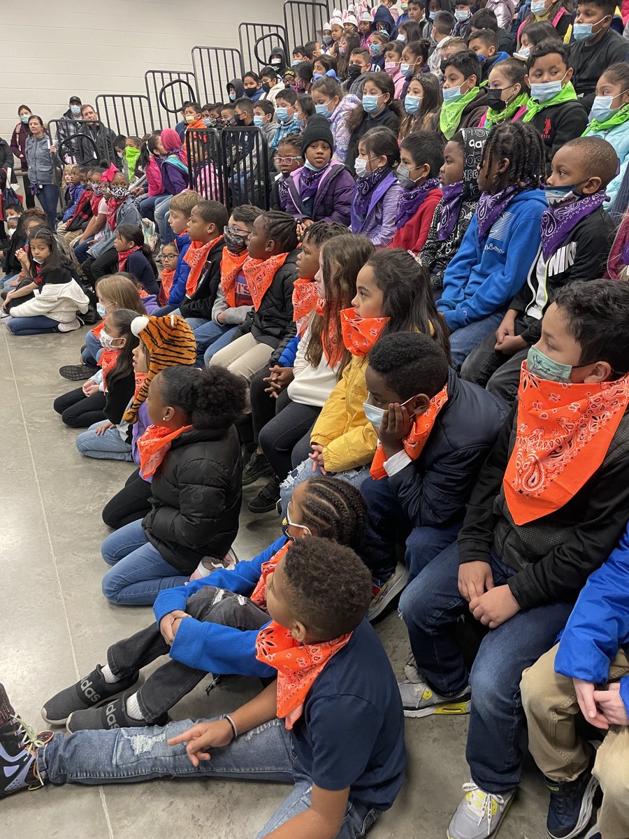 MLPhillipsFWISD's tweet photo. Second graders had a wonderful time learning all about animals and rodeo today at the Fort Worth Stock Show! #fwisd #teammlp https://t.co/gHqAWfVU9I