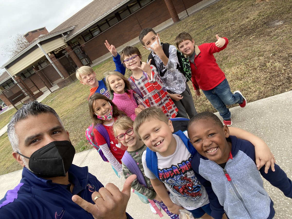 Thoughtful Thursday! Every Thursday we share ways that we can show one another how much we care! #Allfor1 #1forAll #WeAreFamily <a href="/SSES_Sharks/">SSES - Seven Springs Elementary</a> <a href="/pascoschools/">Pasco County Schools</a>