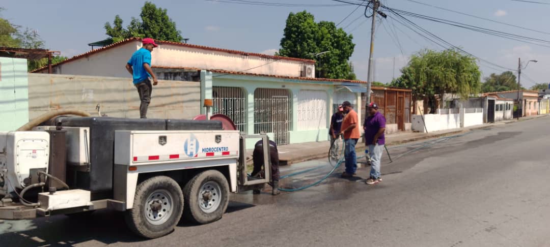 Hidrocentro2011's tweet photo. #Cojedes🚌|| #PuebloTrabajadorDelAgua de #Hidrocentro continua con el mantenimiento y limpieza de colectores de aguas servidas, empotramientos y bocas de visita en el municipio #EzequielZamora
#ComplejoHabitacionalEzequielZamora
#LosSamanes
#MalabarI, #MalabarII
@minaguasoficial https://t.co/zyOF4x1GW2