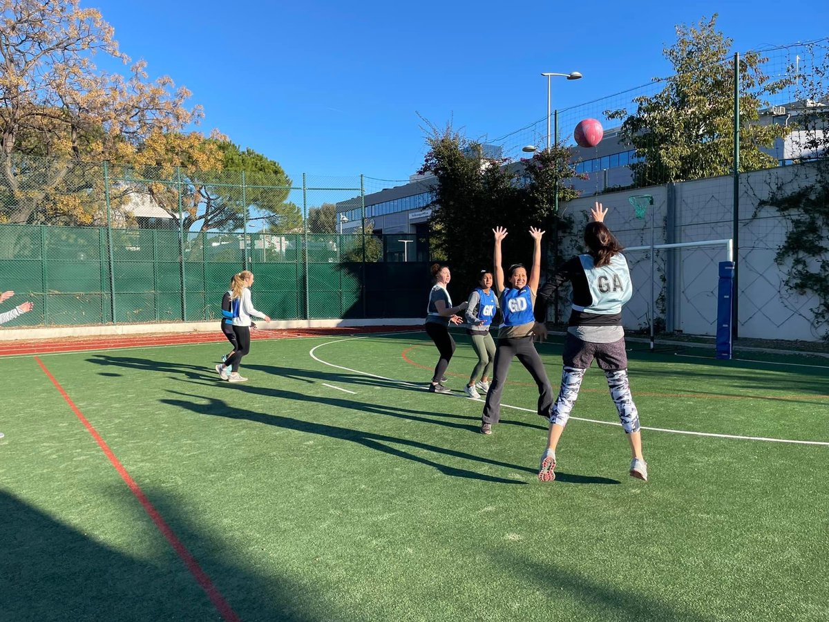 NetballNice's tweet image. We play every week on Saturday, 9am-10.30am. Join our Facebook group to discover more details about where we play! 🏐 #netballnice #saturdays #netballfrance #sportsontheriviera