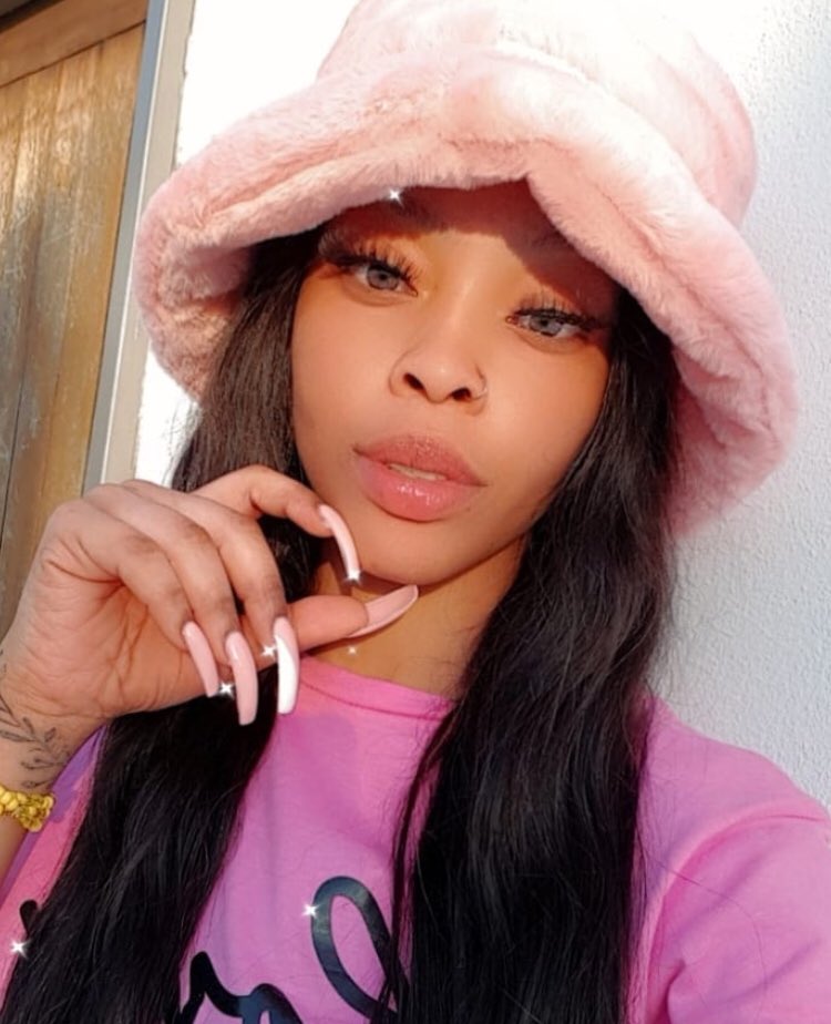 Shanice_fortein's tweet photo. Mpho is pressing necks by just being in the house. Now haters are trying to decampaign her ngezitori ezingekho. It won't work. Try something else haters🚮🚮 Y'all won't use her to get sympathy votes
#UndergroundGang 
#MphoWaBadimo 
#Mpho 
#BBMzansi https://t.co/sZF03N80Tu