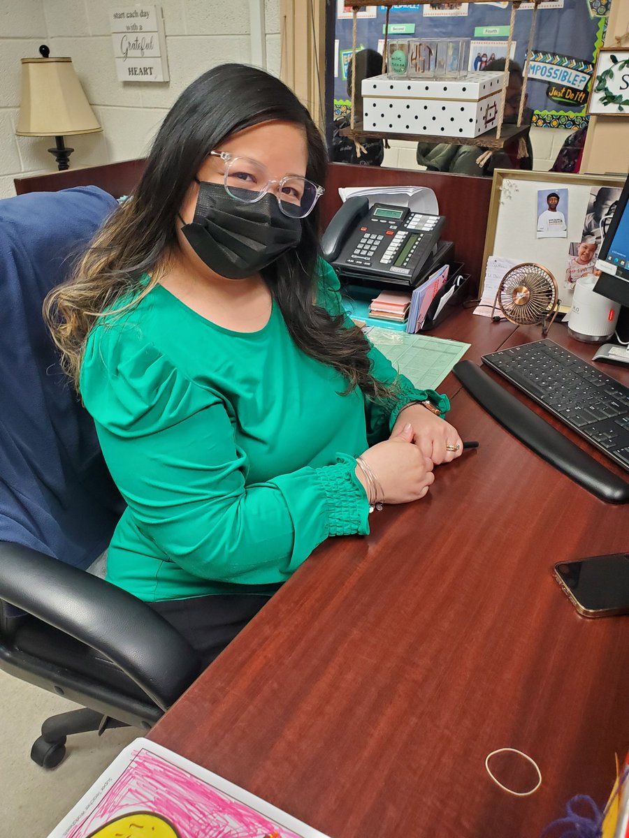 kaylife76's tweet photo. When your receptionist stay Dress to Impress @Dolphinville @HokeCoSchools https://t.co/ym5ZOsMi1G