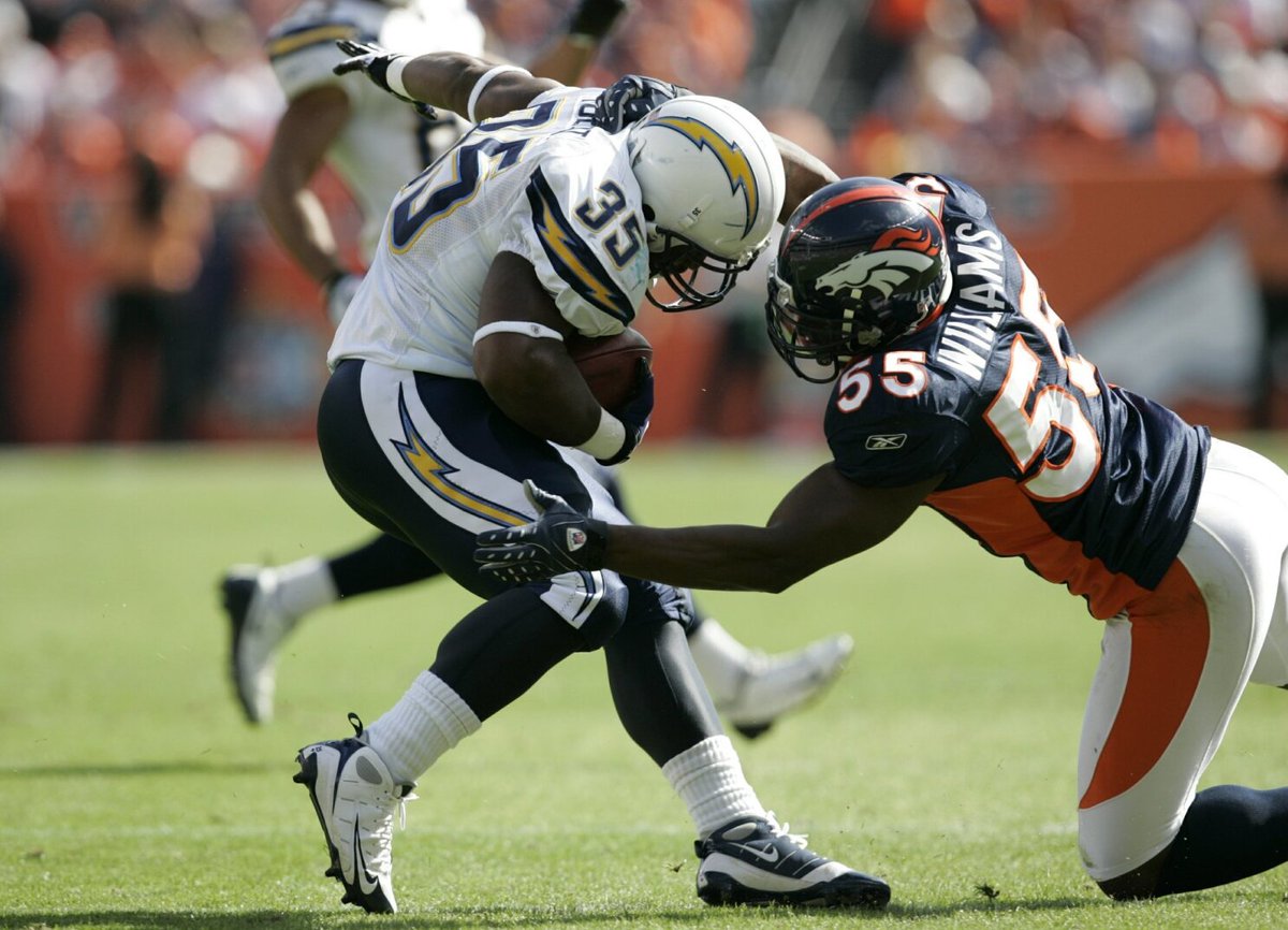 Since 2000, six linebackers from The U have logged 100+ solo tackles in a NFL single season.

🙌 Denzel Perryman 
🙌 Ray Lewis (5x)
🙌 Jon Beason (3x)
🙌 D.J. Williams (2x)
🙌 Jon Vilma
🙌 Michael Barrow

Elite LB tackling machines.