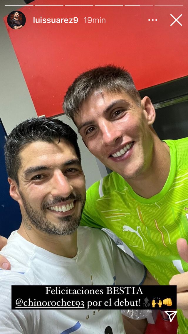 SantiSosa22's tweet photo. Luis Suárez subiendo una historia con cada debutante.

Qué hombre. https://t.co/EWxCH4nWYD
