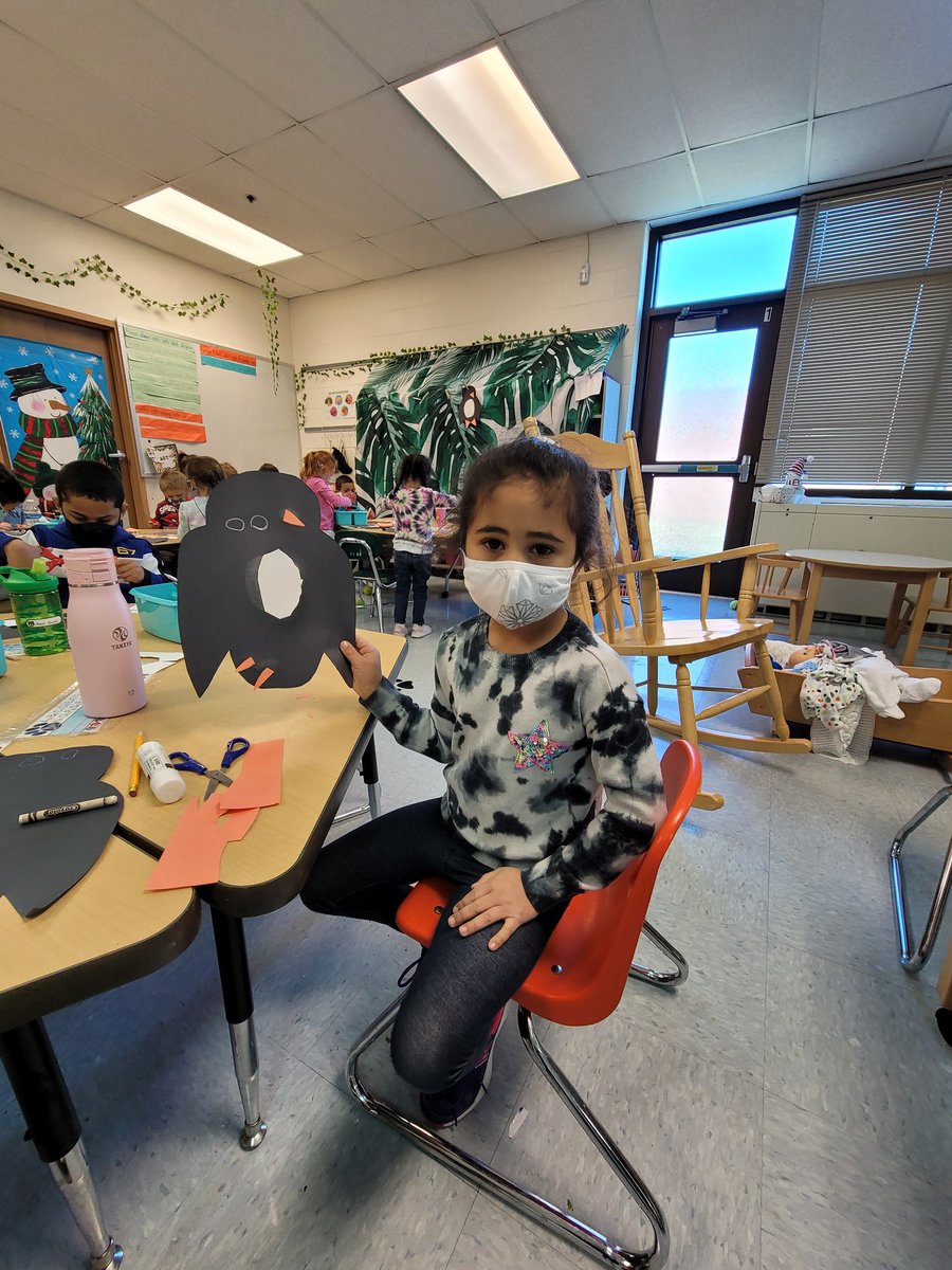 MsSarahPreKCMES's tweet photo. Penguin Math-take 1 body, draw 3 triangles, draw 1 oval, draw 2 circles, cut out pieces and assemble. Multi step directions ✔️, math concepts-shapes and counting to make sets ✔️, creating individual artist = priceless Pre K work ✔️. @TracyThomasCMES @CMESLions #teamcmes #cmeswins https://t.co/GOaNR2DAIH
