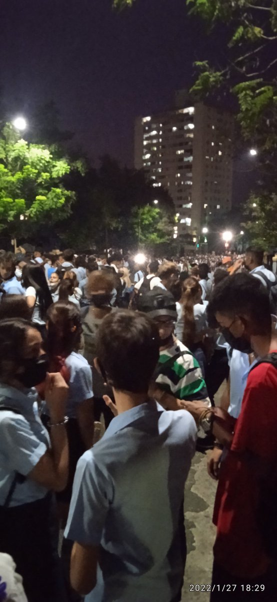ZuliaMonier's tweet photo. Hermoso homenaje de los jóvenes santiagueros a nuestro apóstol José Martí en víspera del 169 Aniversario de su Natalicio.
@elsa_ena 
@DiazCanelB 
@RaulSamon 
#SomosContinuidad 
#NuestroMarti https://t.co/PcFMHsxsM0