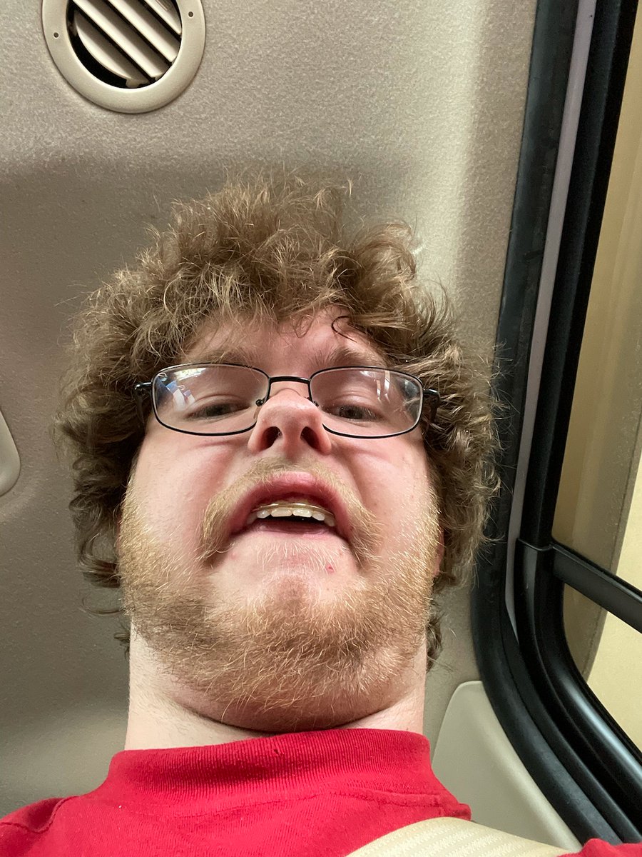 baconandjello's tweet photo. He is so tall and handsome https://t.co/0bEAGZP6Tg