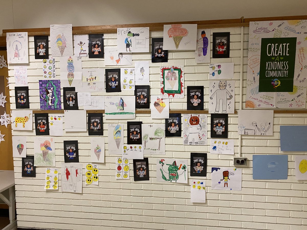 QueenLean44's tweet image. Creating a classroom of kindness!  #crayolacreativityweek