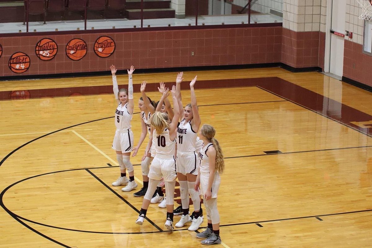 BronteWBB's tweet photo. 🤘🏀 https://t.co/uSpBZ5RD9x