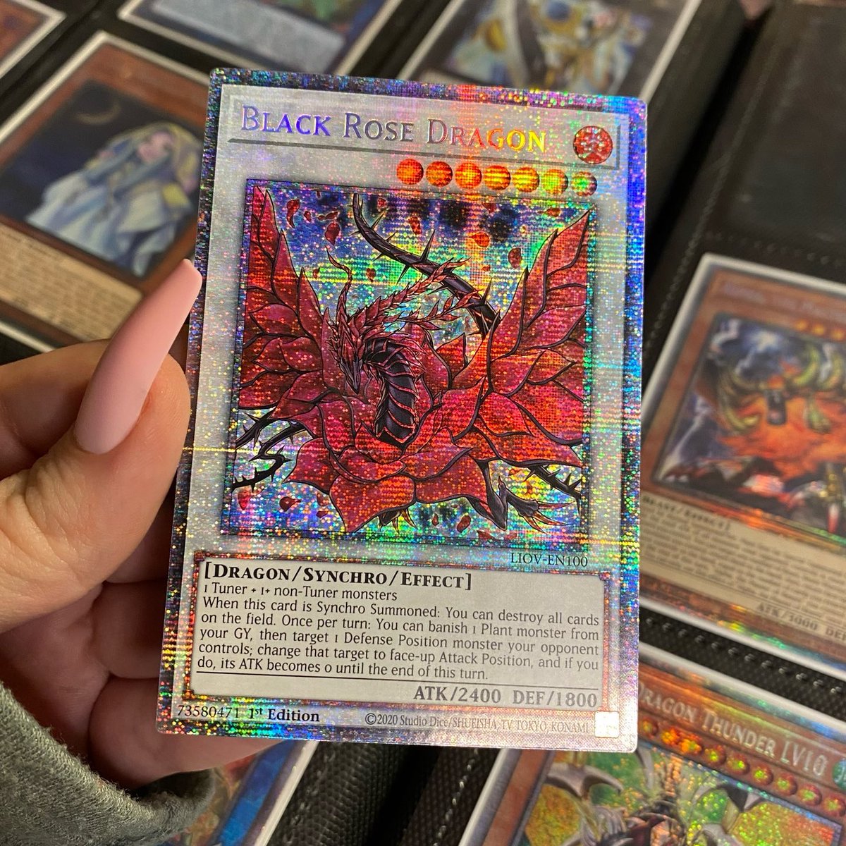 HeartMoonfly's tweet image. I fucking love yugioh cards. 
My sister bought me a ring light and ayooooooooo holy shit 🤩😻🖤