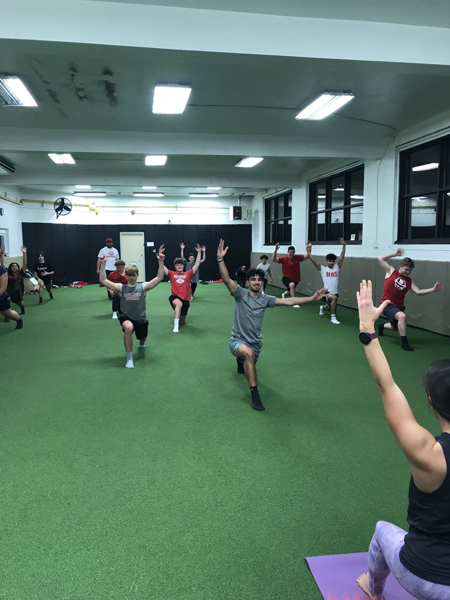 coachmo76's tweet photo. Fun night getting our stretch on with Coach Emily! #GettingLoose https://t.co/RsJwNbTRQK