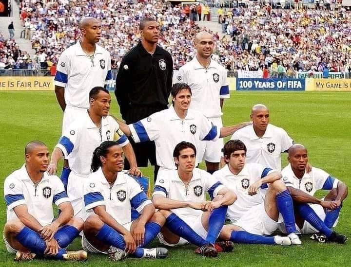 ActuFoot_'s tweet photo. Cette Seleção, c'est trop. 🇧🇷🤩 https://t.co/rqKbbAKfGm