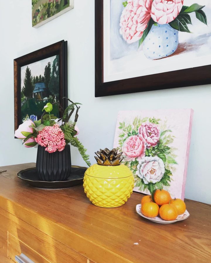 yumi_vu's tweet photo. I have so many old paintings that they are just laying around 😅. Well if I had enough room and frames, I would hang all of them around my house. Hope you guys like it. #art #watercolorart #Watercolourpainting https://t.co/groyZxzy2s