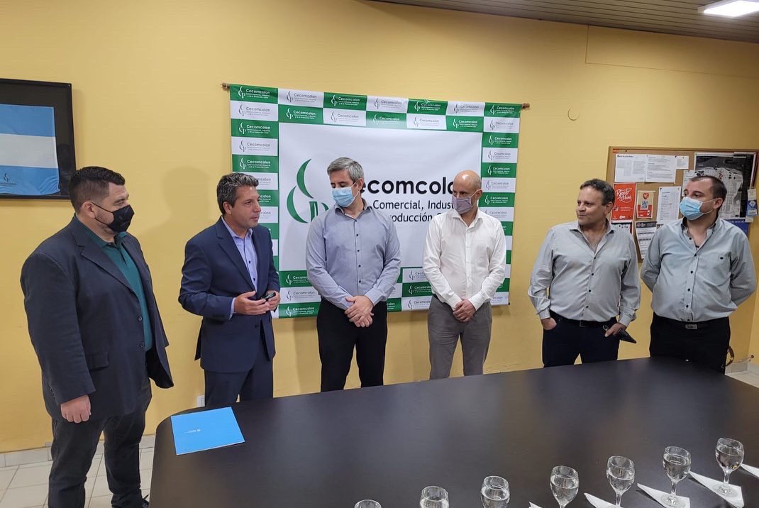 MauroGonzalezAr's tweet photo. Junto al Secretario #Pyme de @produccion_arg @guillemerediz  y cámaras empresarias de la provincia de Entre Ríos @UEPERoficial . entrega ANR para proyecto de capacitación cuya finalidad es el fortalecimiento de la producción regional y la actividad turística de la misma #pymes https://t.co/leBpbpm63r