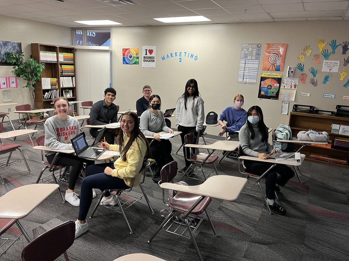 plhsdeca's tweet photo. Study Sesh 📚 #decacated #candid https://t.co/0QWWIccPK7