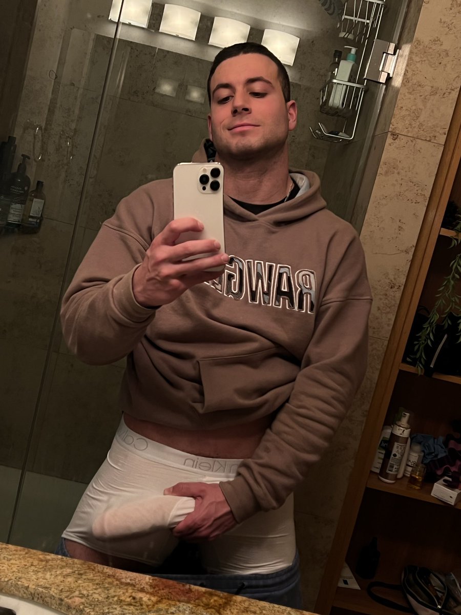 brookslockk's tweet photo. Retweet if you’d date me🥺 https://t.co/lXaITBCIXk
