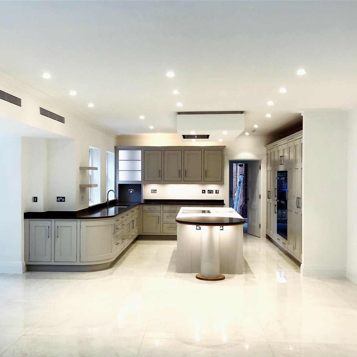 PlasteringLewis's tweet photo. #dreamkitchen #Newbuild #dreamhome #kitchengoals #construction #work https://t.co/gBEEUnaeZq