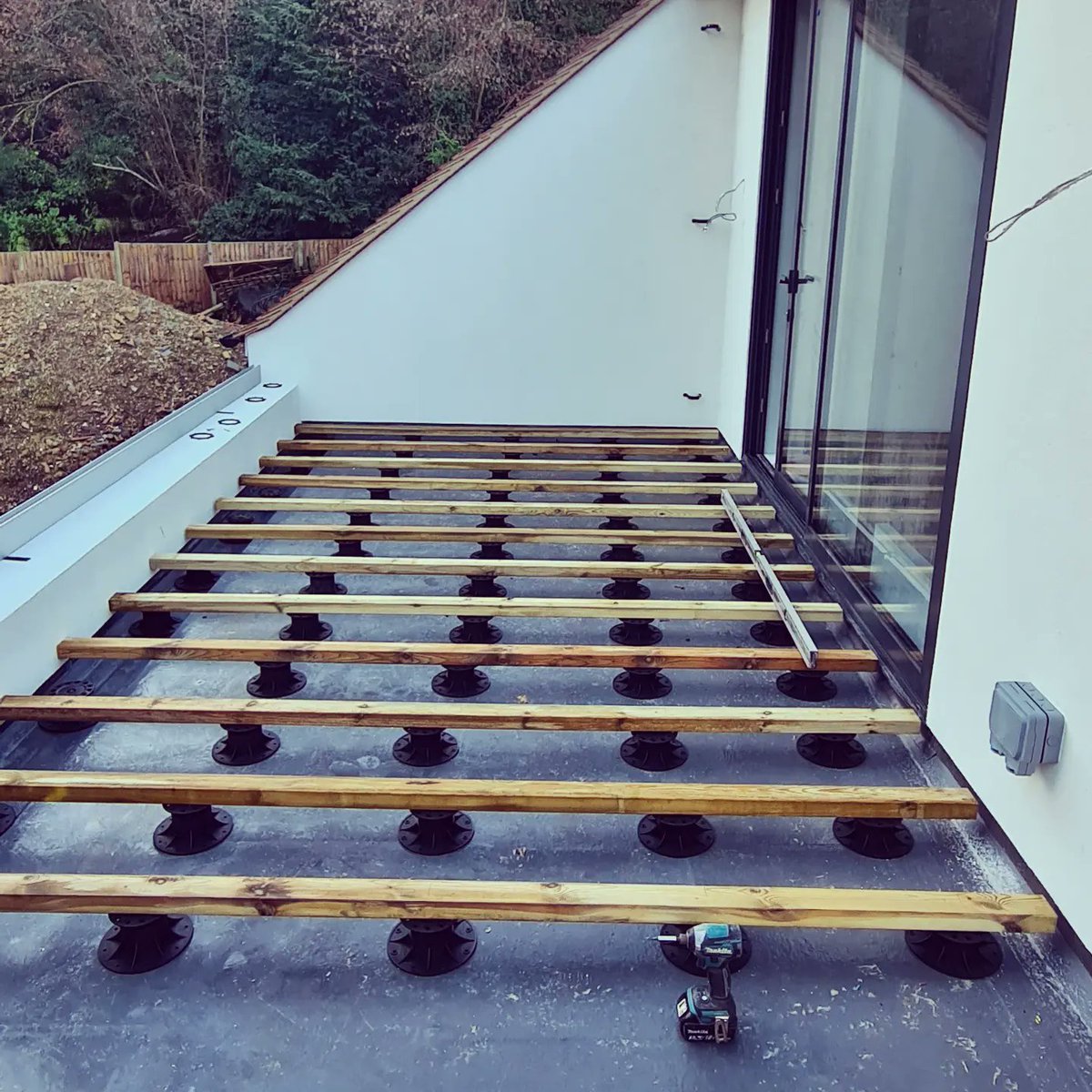 PlasteringLewis's tweet photo. #compositedecking #decking #balcony #dreamhome #construction https://t.co/rSZbaBl6Eq