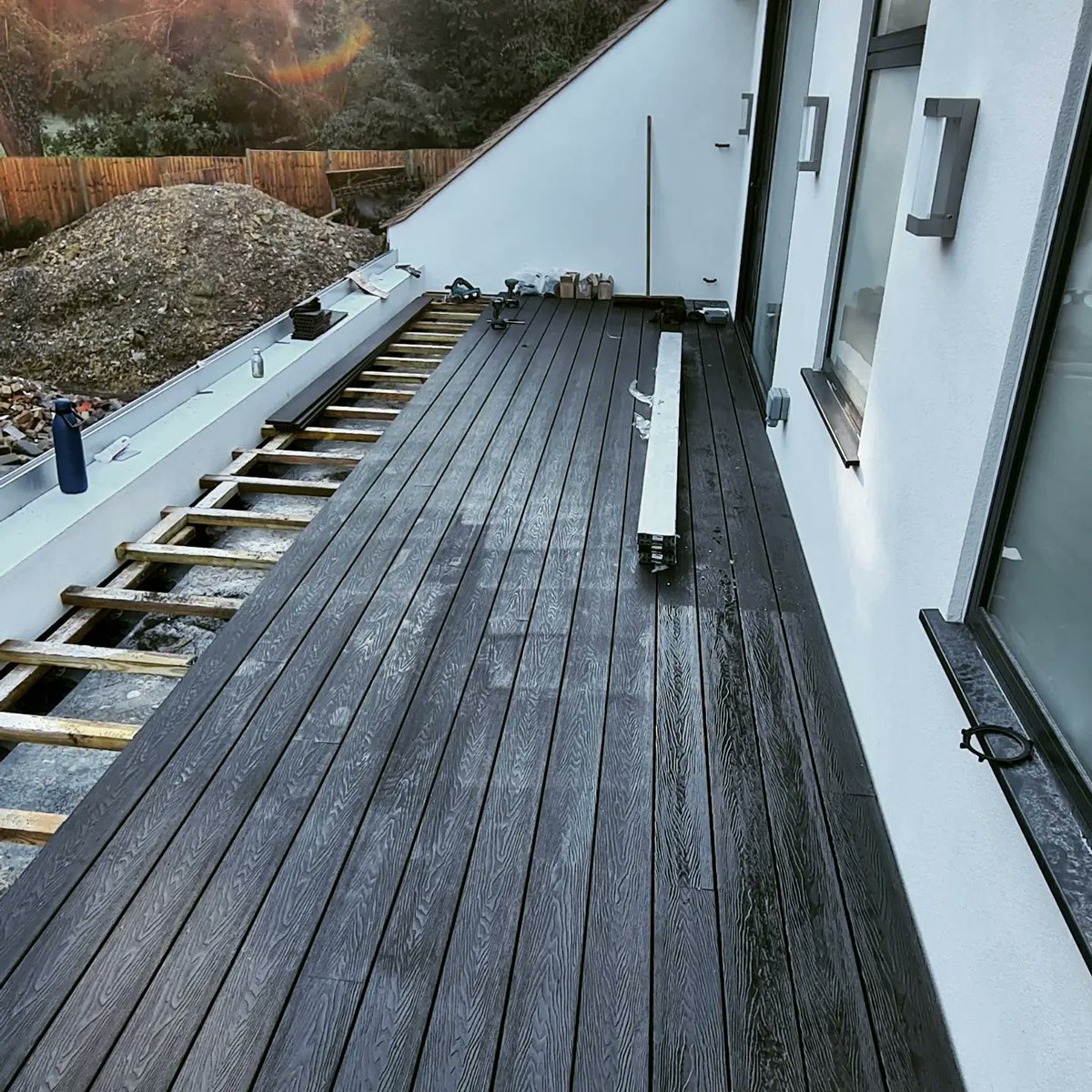 PlasteringLewis's tweet photo. #compositedecking #decking #balcony #dreamhome #construction https://t.co/rSZbaBl6Eq