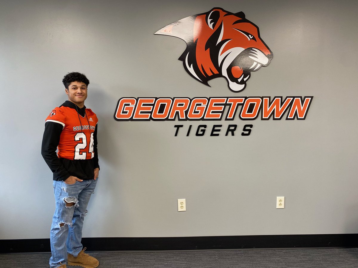 Had a great visit <a href="/Gtown_Football/">Georgetown College Football</a>!! Thank you <a href="/GtownCoachO/">Chris Oliver</a> and <a href="/CoachDamGC/">Coach Damschroder</a> for showing me around today! <a href="/Aspirationsgym/">C.Vaughn@Aspirations</a> <a href="/KPGfootball/">Kentucky Prep Gridiron</a> <a href="/Markisdad/">Mark Palmer</a>