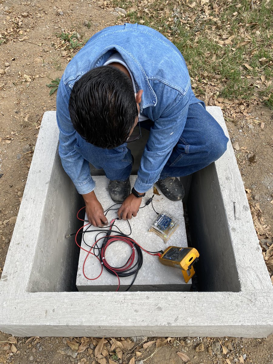 xyolipc's tweet photo. Hoy tocó instalación de la #RESBAC del @SismologicoMX y parte de la #RSCDM, proyecto de @SECTEI_CDMX. Esta vez fue en la #ENP7. Seguimos avanzando. @fernavest https://t.co/pbAcaFuBRx