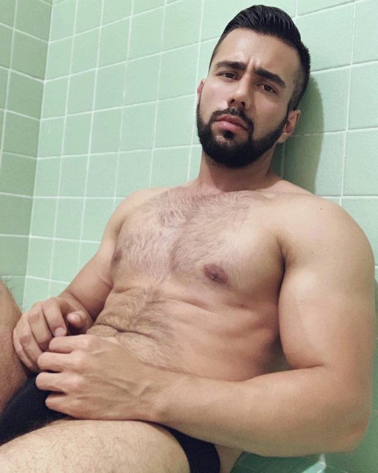 #tbt the green bath room 💚🔥 https://t.co/ejz0WmDBAE<a href="/tag/tbt"class="tags">#tbt</a>