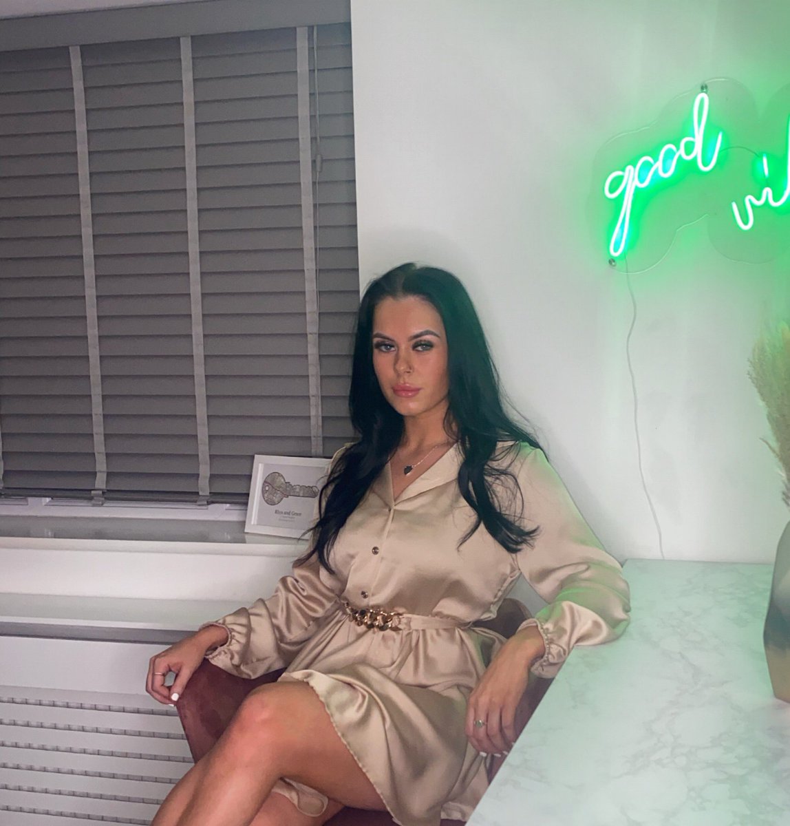 7CollectionUK's tweet image. 𝑳𝒖𝒏𝒂 𝑫𝒓𝒆𝒔𝒔𝒆𝒔 are available in 🖤Black &amp;amp; 🤎Champagne thesevencollection.co.uk