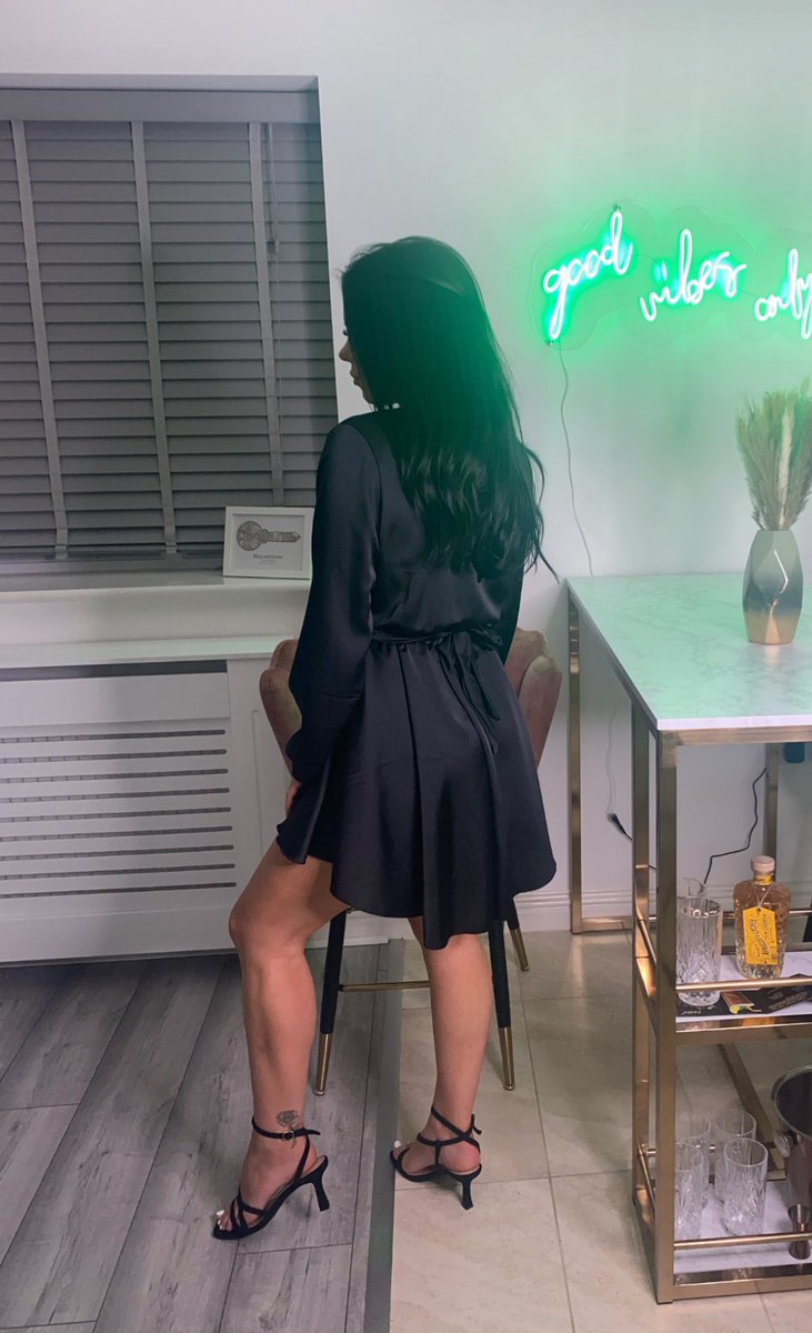 7CollectionUK's tweet image. 𝑳𝒖𝒏𝒂 𝑫𝒓𝒆𝒔𝒔𝒆𝒔 are available in 🖤Black &amp;amp; 🤎Champagne thesevencollection.co.uk