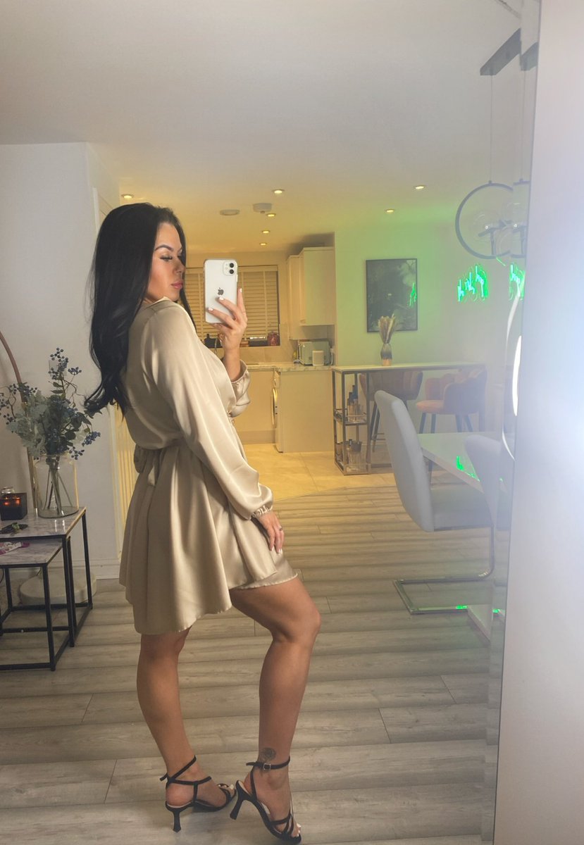 7CollectionUK's tweet image. 𝑳𝒖𝒏𝒂 𝑫𝒓𝒆𝒔𝒔𝒆𝒔 are available in 🖤Black &amp;amp; 🤎Champagne thesevencollection.co.uk