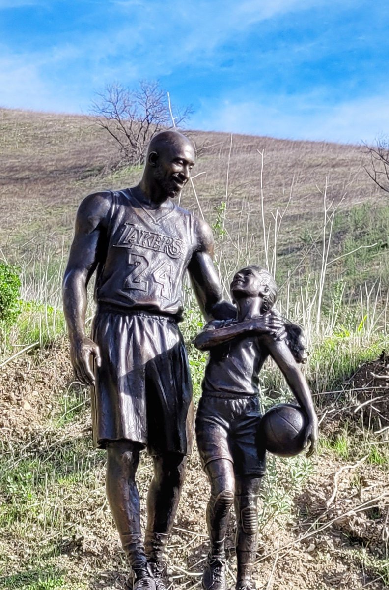 Kobe &amp; Gigi sculpture at the crash site 2 years later 💜🙏🏽