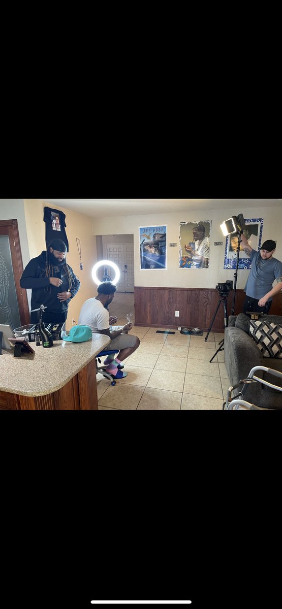 BFCDboy's tweet photo. I don’t do barbershops no more only house calls &amp; Video shoots 🔵🔋🏆 #TheBFCway https://t.co/9iOXQTnAlZ