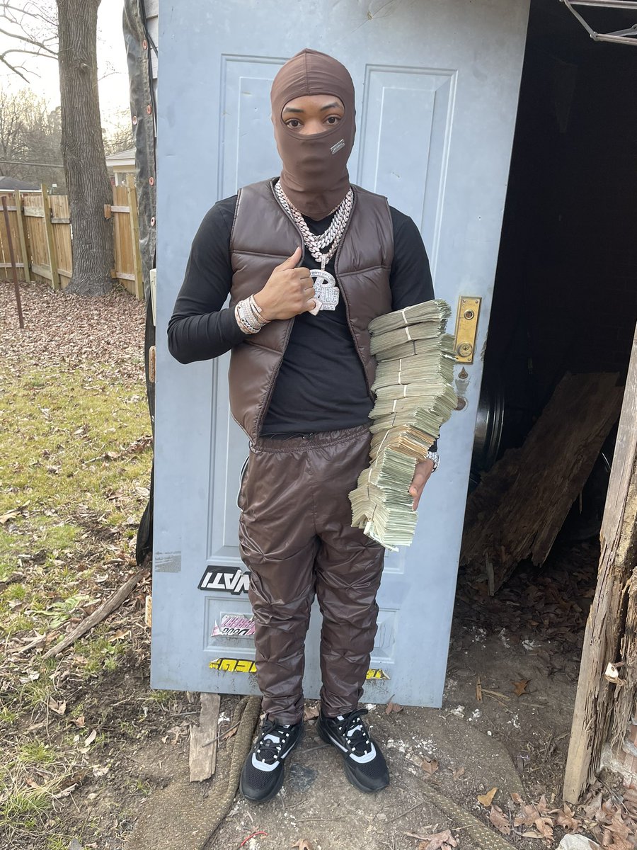 1LilMigo's tweet photo. When You Gotta (D)ream💭Gotta Go & Get🤞🏽 IT, Know Im Running With The (C)hasers 💰🏃🏽♂️💨 #ICIEST #KOTT https://t.co/SNjKhh8tuu