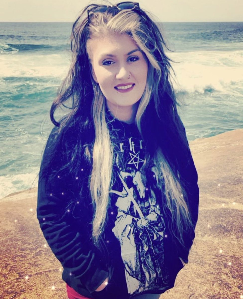 §†NNĘR tweet media