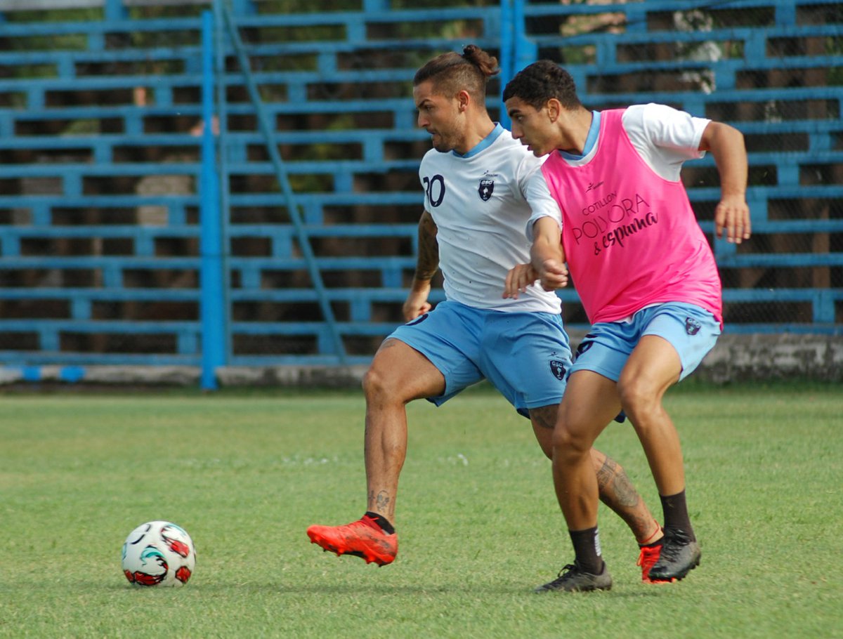 GutierrezSC_Mza's tweet photo. #TorneoRegionalFederal
Gutiérrez hizo fútbol en el Anselmo Zingaretti, con la mente puesta en el partido del domingo frente a F.A.Dep. https://t.co/EpiO3bXYIA
