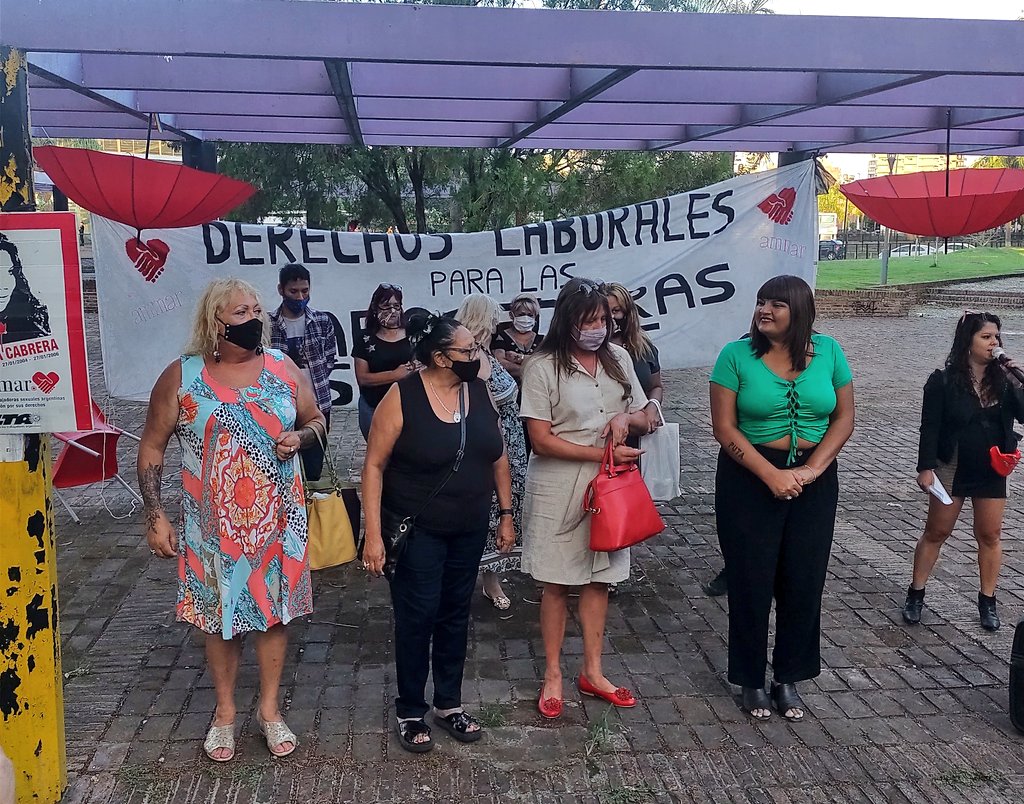 EstebanPaulon's tweet photo. #Ahora en la Casa #LGBTI de #Rosario, como cada año, recordamos a Sandra Cabrera, víctima de la violencia policial 
Siempre presente, su lucha sigue vigente 
Derechos laborales para las, los, les trabajadores sexuales ❤️ https://t.co/IajTSeiF59